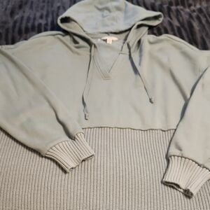 Time And True Vneck Hoodie XL.